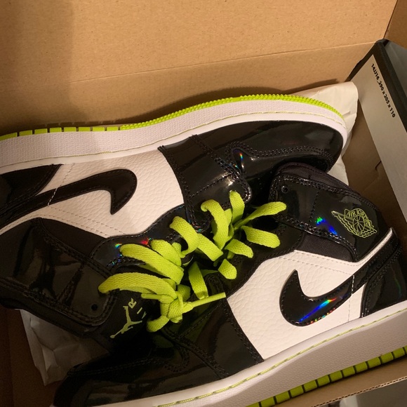 jordan 1 black cyber mystic green